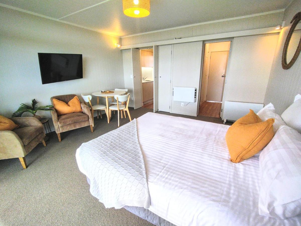 Whispering Sands Beachfront Motel Gisborne Exterior photo