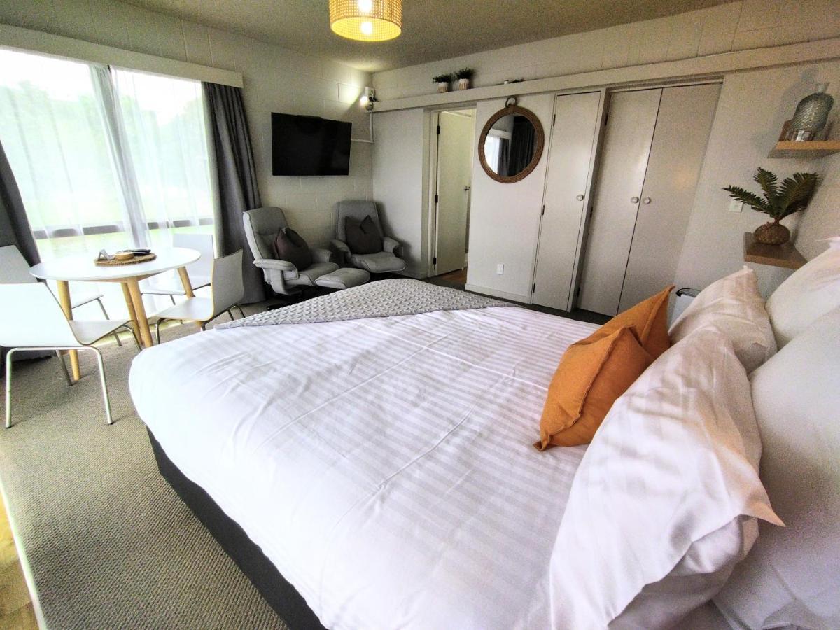 Whispering Sands Beachfront Motel Gisborne Exterior photo