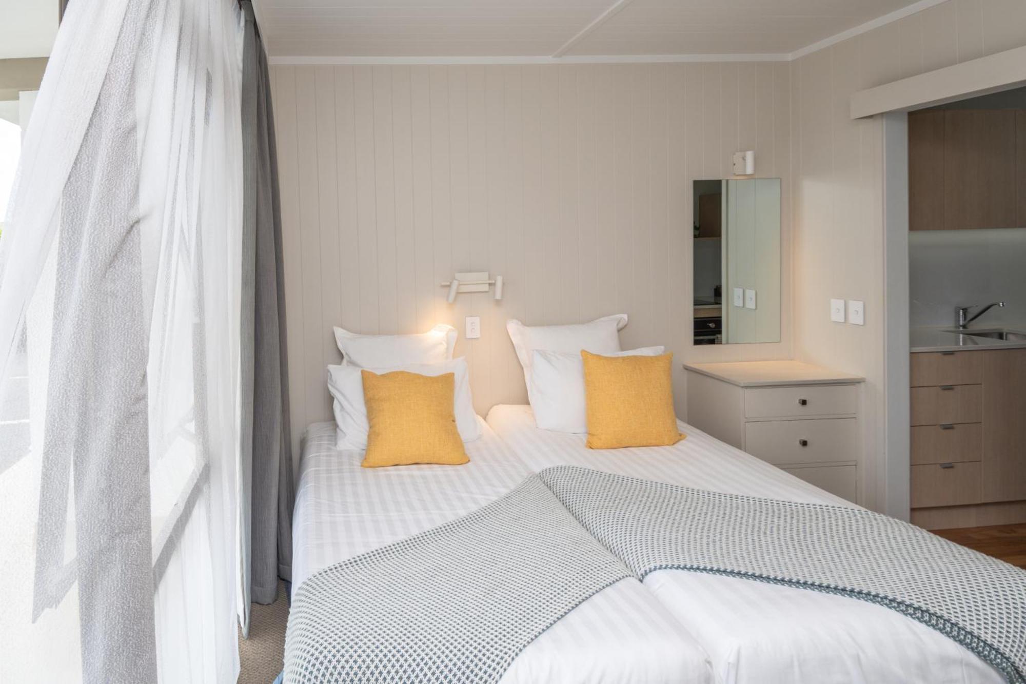 Whispering Sands Beachfront Motel Gisborne Exterior photo