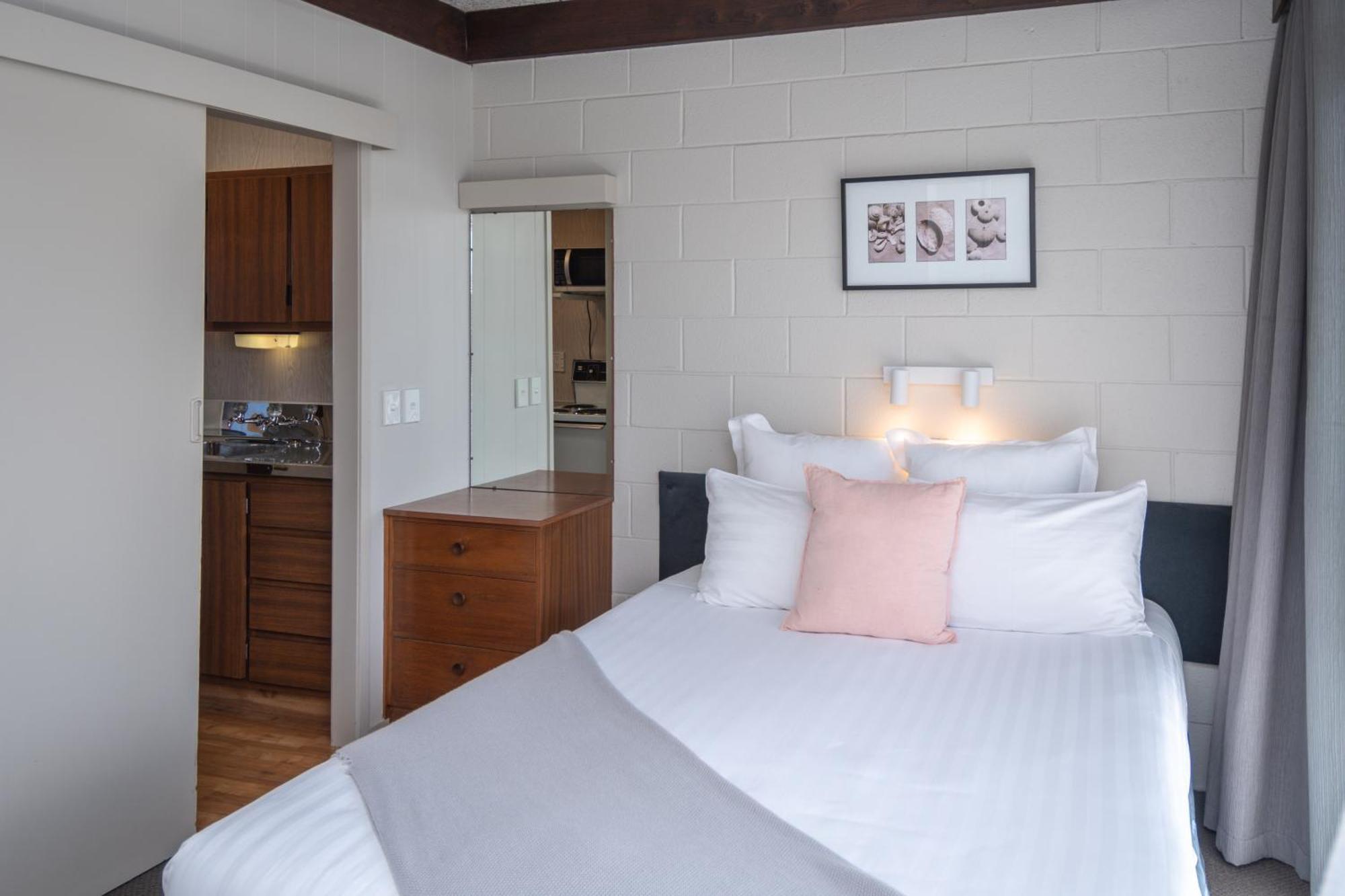 Whispering Sands Beachfront Motel Gisborne Exterior photo