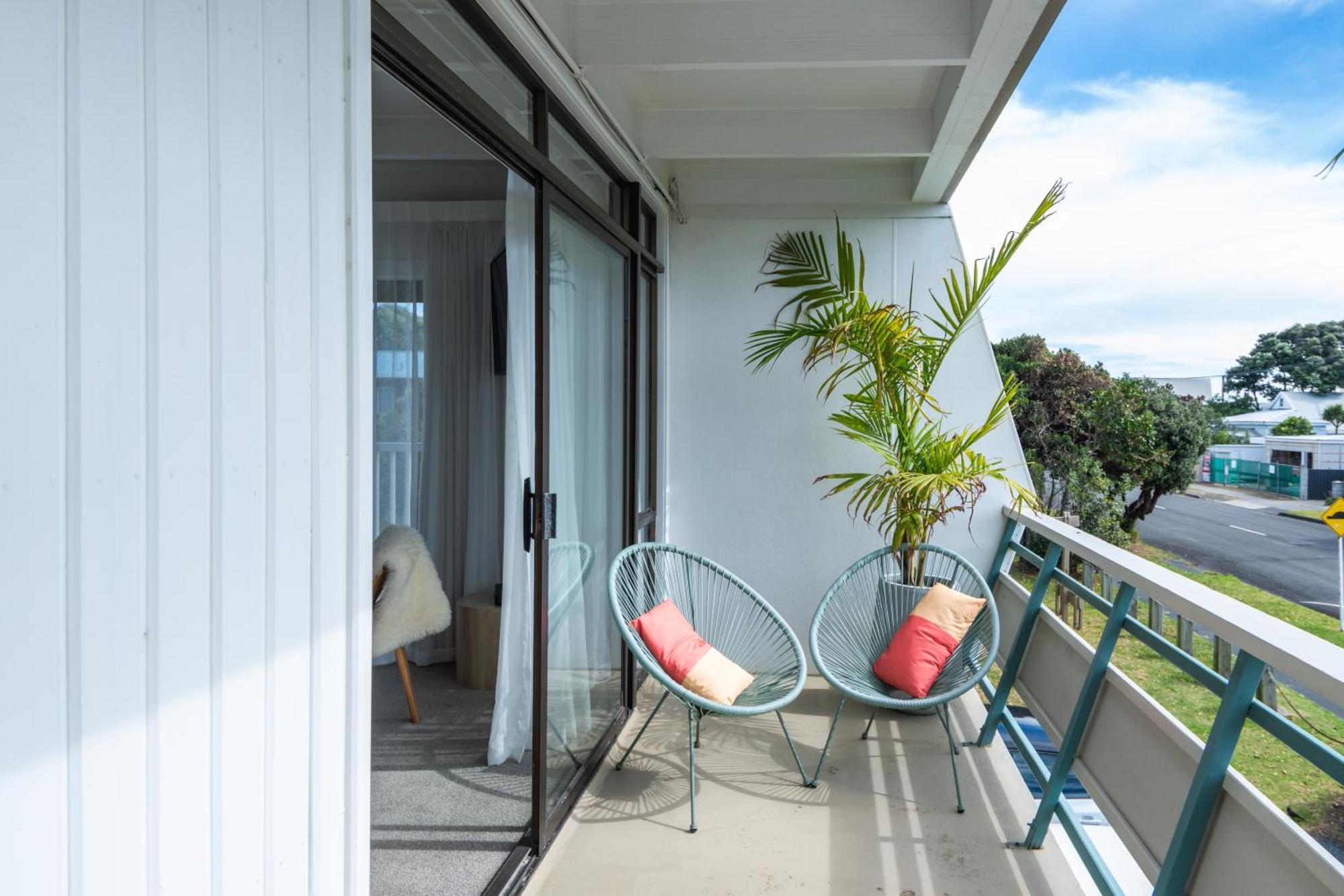 Whispering Sands Beachfront Motel Gisborne Exterior photo