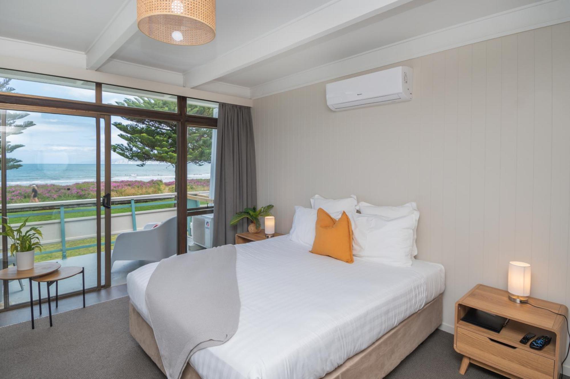 Whispering Sands Beachfront Motel Gisborne Exterior photo