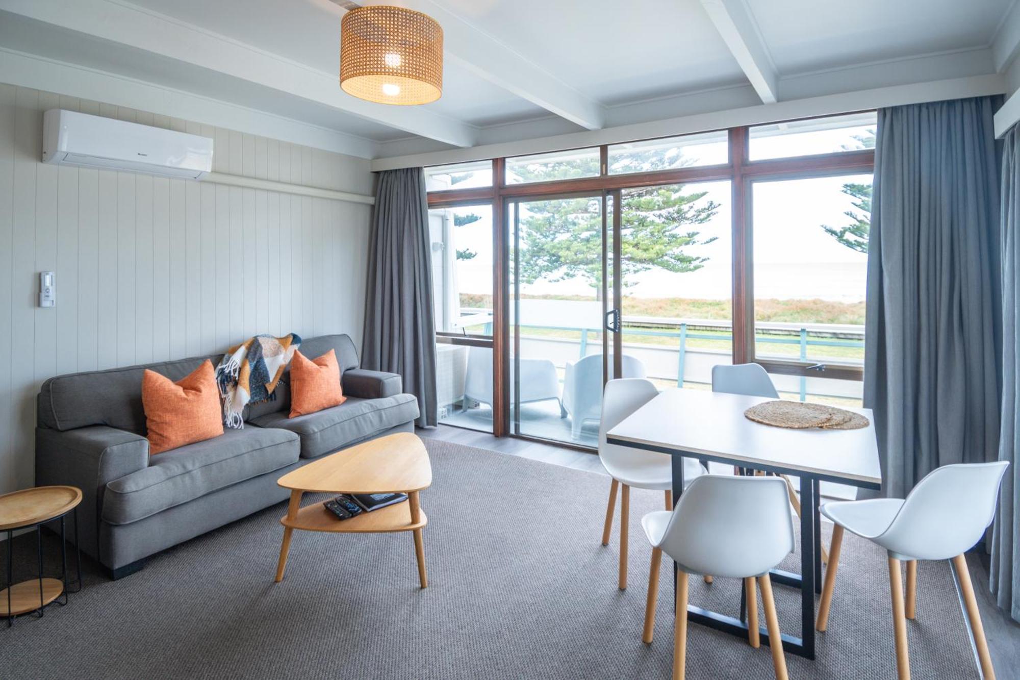 Whispering Sands Beachfront Motel Gisborne Exterior photo