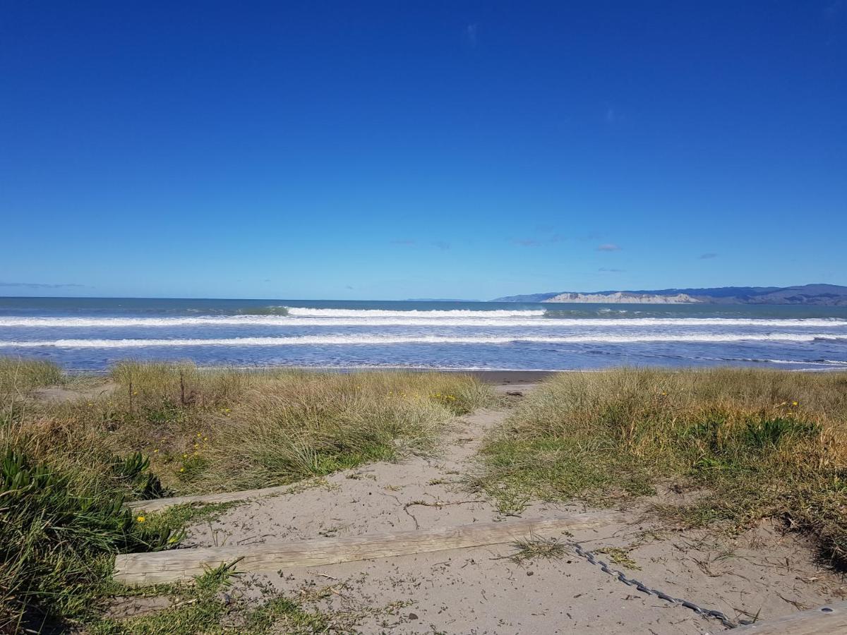 Whispering Sands Beachfront Motel Gisborne Exterior photo