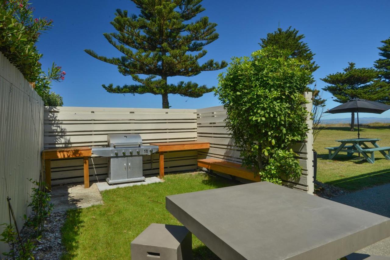 Whispering Sands Beachfront Motel Gisborne Exterior photo